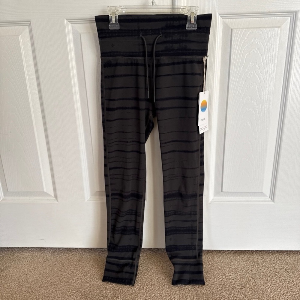 Vuori NWT daily legging sz small dark oregano shibori stripe - Picture 4 of 4